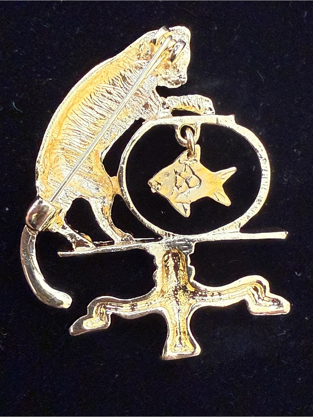 Gold Tone Cat and Fish Brooch - Picture 3 of 3